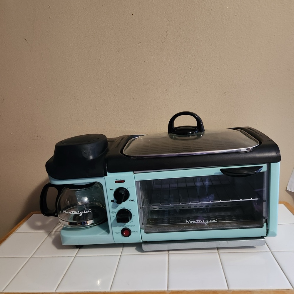 Nortalgia coffee maker/ griddle/ toaster oven all in one gently used!